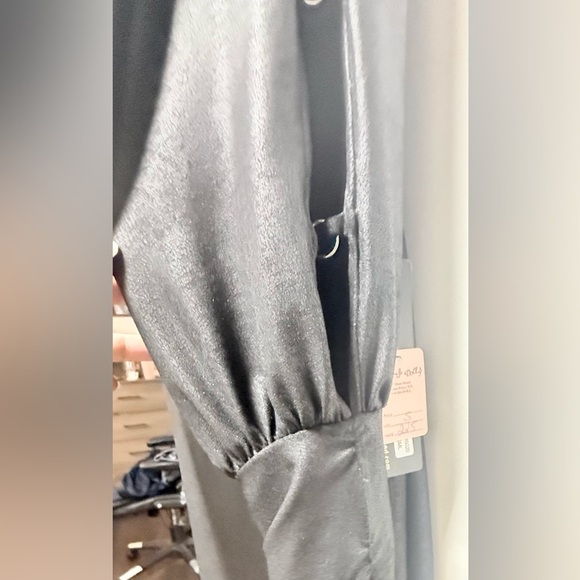 Elegant Black Long Sleeve Dress - Picture 3 of 9